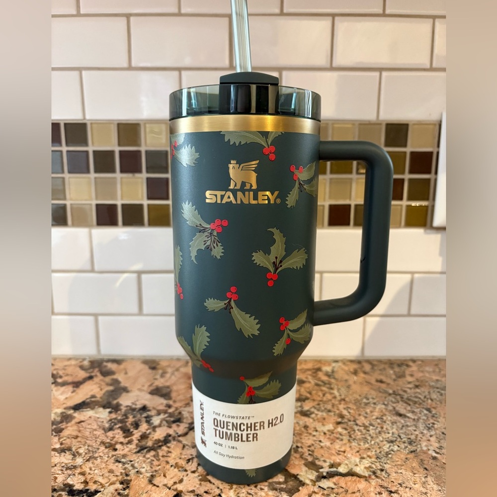 NWT Limited Edition Holiday Botanicals Stanley 40oz